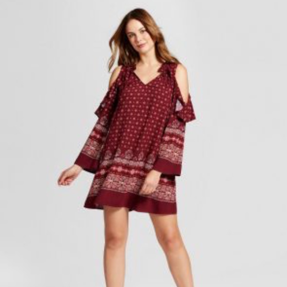 Knox Rose Border Print Cold Shoulder Dress. Medium.